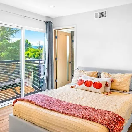 Luxurious Townhome W/3 Master Suites Gated Parking Los Angeles Exterior photo