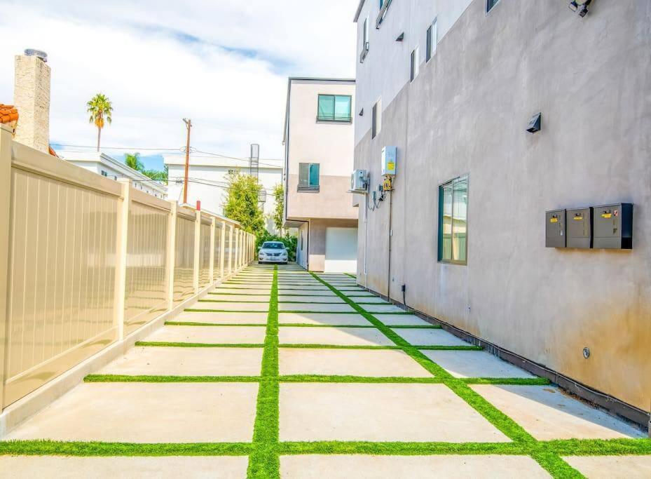 Holiday home Luxurious Townhome W/3 Master Gated Parking