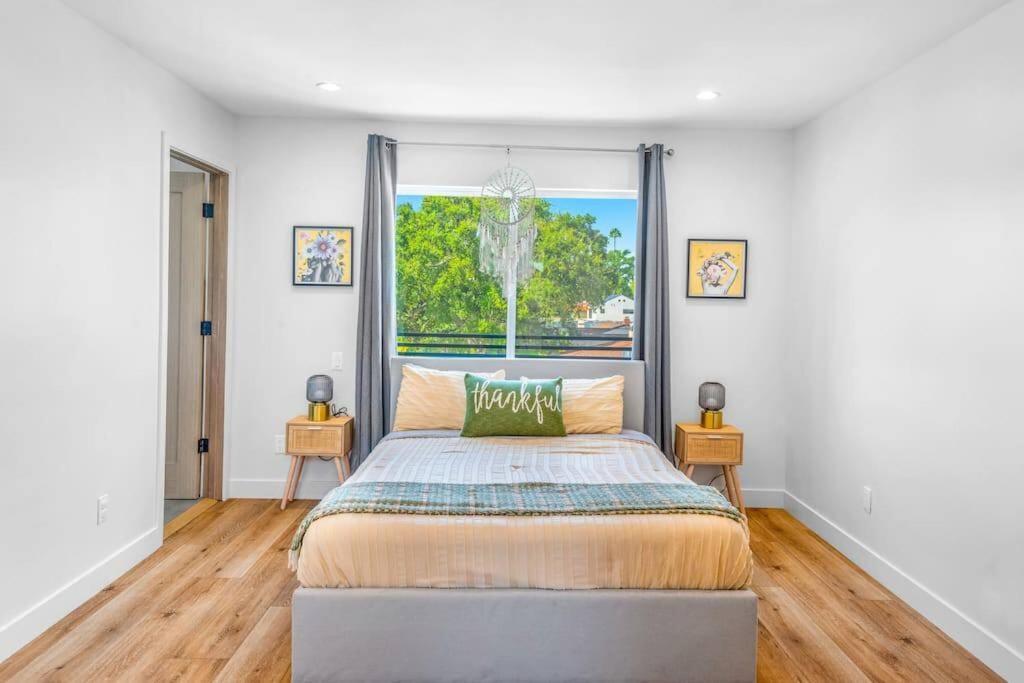 Holiday home Luxurious Townhome W/3 Master Gated Parking